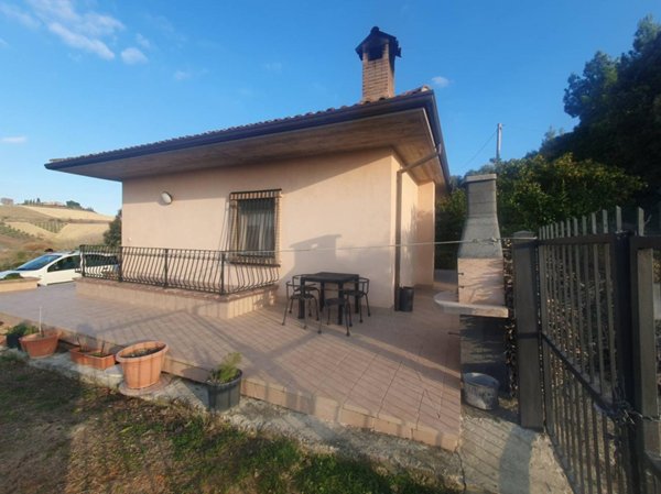 casa indipendente in vendita a Monsampolo del Tronto