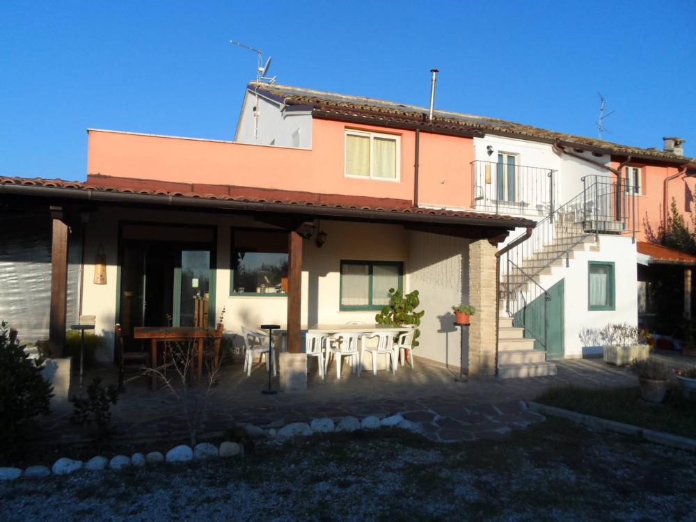 casa indipendente in vendita a Monsampolo del Tronto
