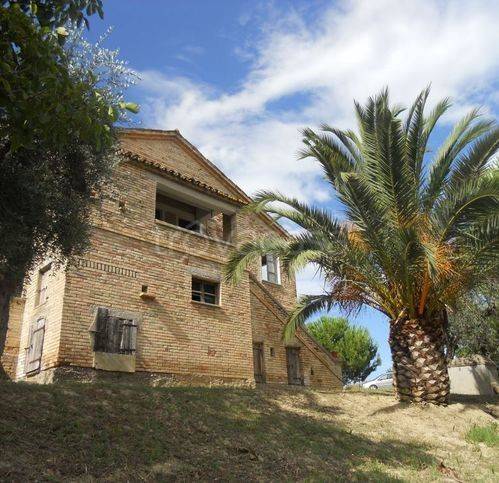 casa indipendente in vendita a Monsampolo del Tronto