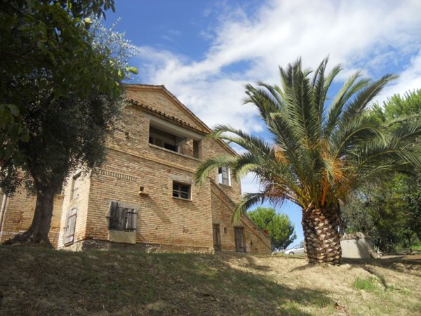 casa indipendente in vendita a Monsampolo del Tronto