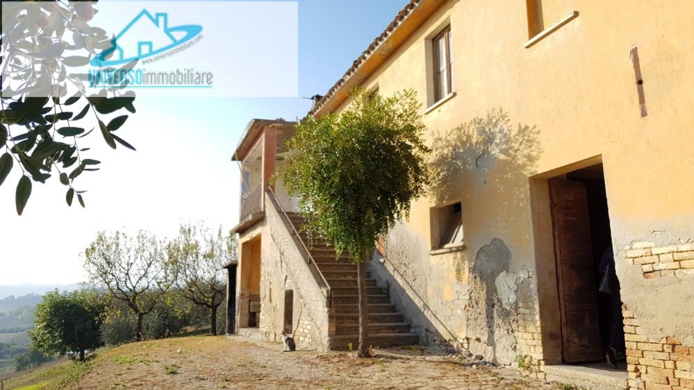casa indipendente in vendita a Monsampolo del Tronto