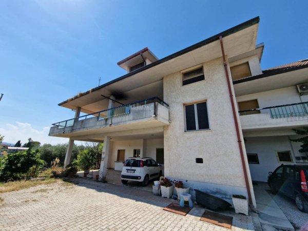 casa indipendente in vendita a Monsampolo del Tronto