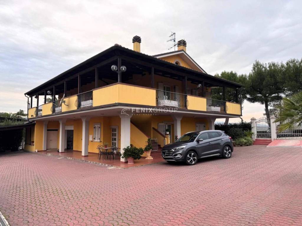 casa indipendente in vendita a Monsampolo del Tronto