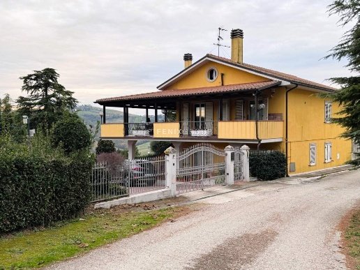 casa indipendente in vendita a Monsampolo del Tronto