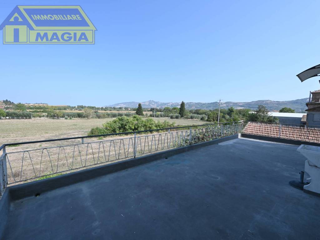 casa indipendente in vendita a Monsampolo del Tronto