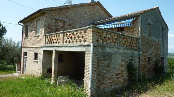 casa indipendente in vendita a Monsampolo del Tronto
