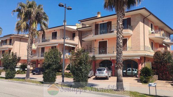 locale commerciale in vendita a Monsampolo del Tronto in zona Stella
