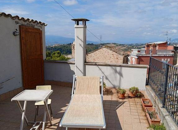 casa indipendente in vendita a Monsampolo del Tronto