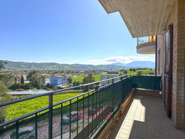 appartamento in vendita a Monsampolo del Tronto in zona Stella