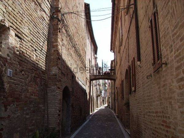 casa indipendente in vendita a Monsampolo del Tronto