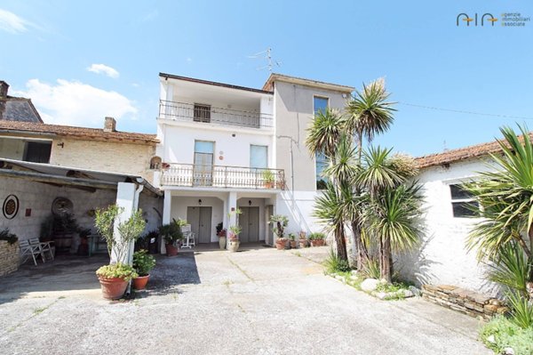 casa indipendente in vendita a Monsampolo del Tronto