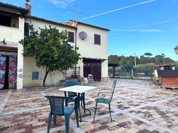 casa indipendente in vendita a Monsampolo del Tronto