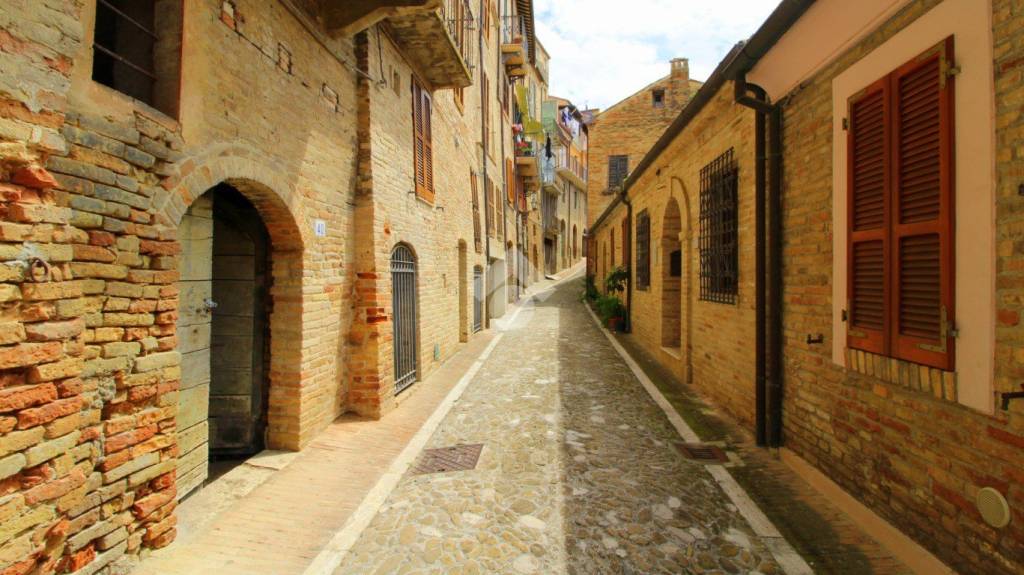 casa indipendente in vendita a Monsampolo del Tronto