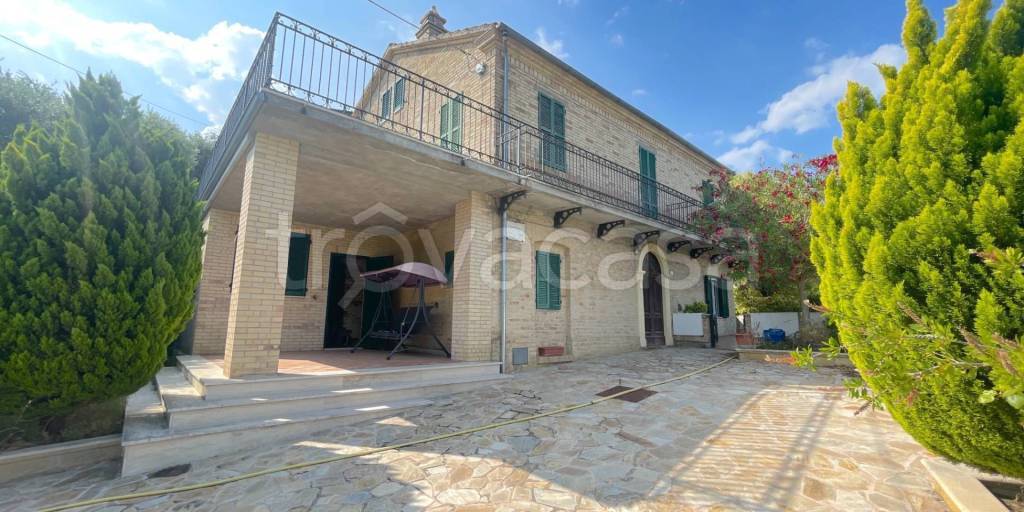 casa indipendente in vendita a Monsampolo del Tronto