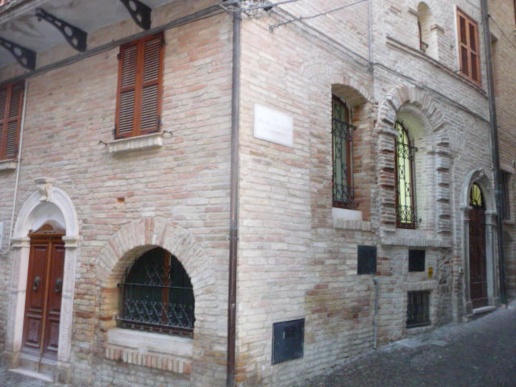 casa indipendente in vendita a Monsampolo del Tronto