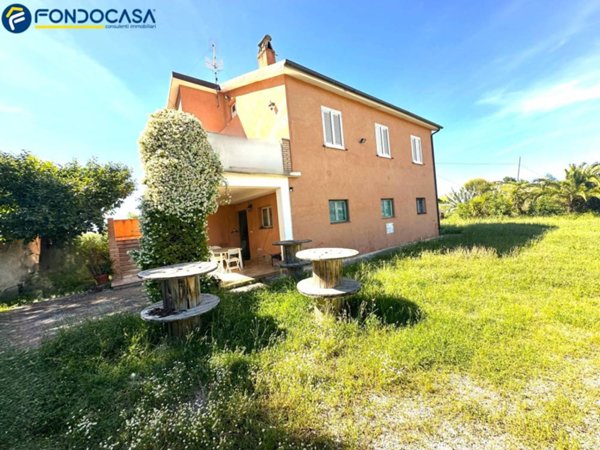 casa indipendente in vendita a Monsampolo del Tronto