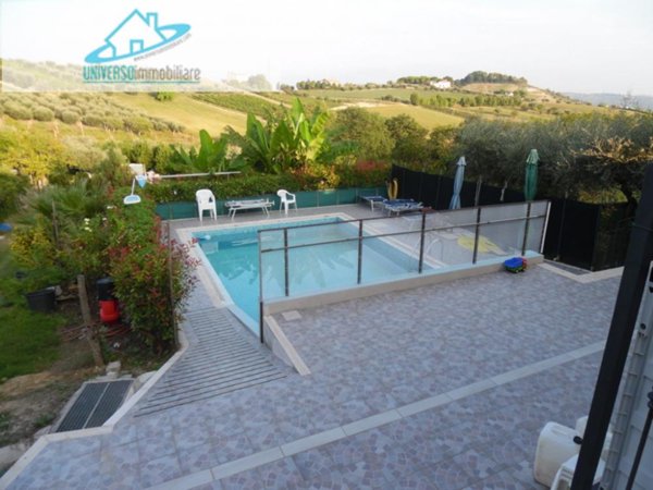 casa indipendente in vendita a Monsampolo del Tronto