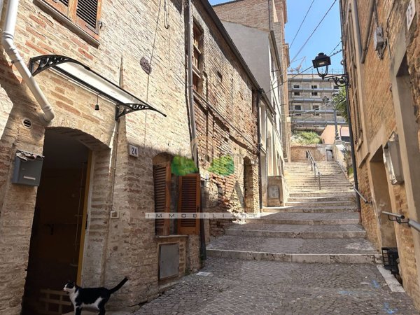 casa indipendente in vendita a Monsampolo del Tronto