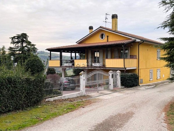 casa indipendente in vendita a Monsampolo del Tronto