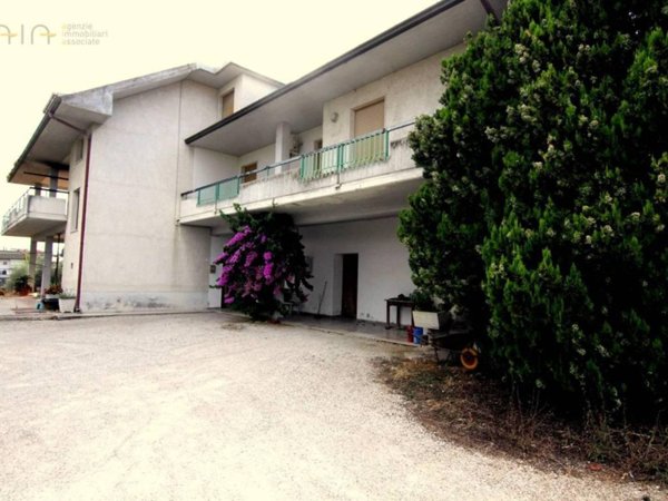 casa indipendente in vendita a Monsampolo del Tronto in zona Stella