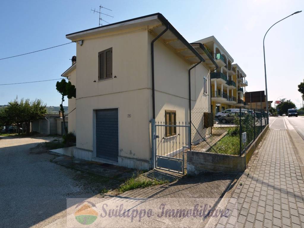 casa indipendente in vendita a Monsampolo del Tronto in zona Stella