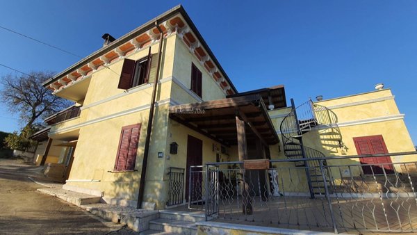 casa indipendente in vendita a Monsampolo del Tronto