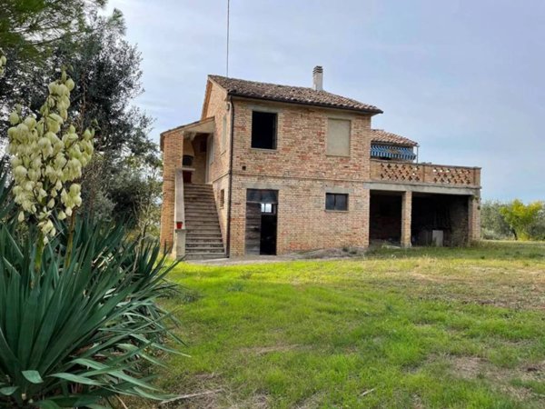 casa indipendente in vendita a Monsampolo del Tronto