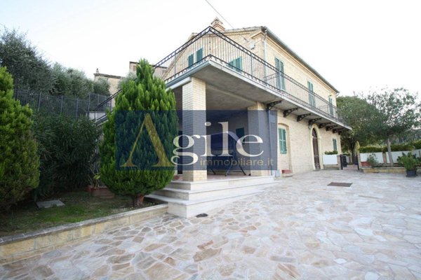 casa indipendente in vendita a Monsampolo del Tronto