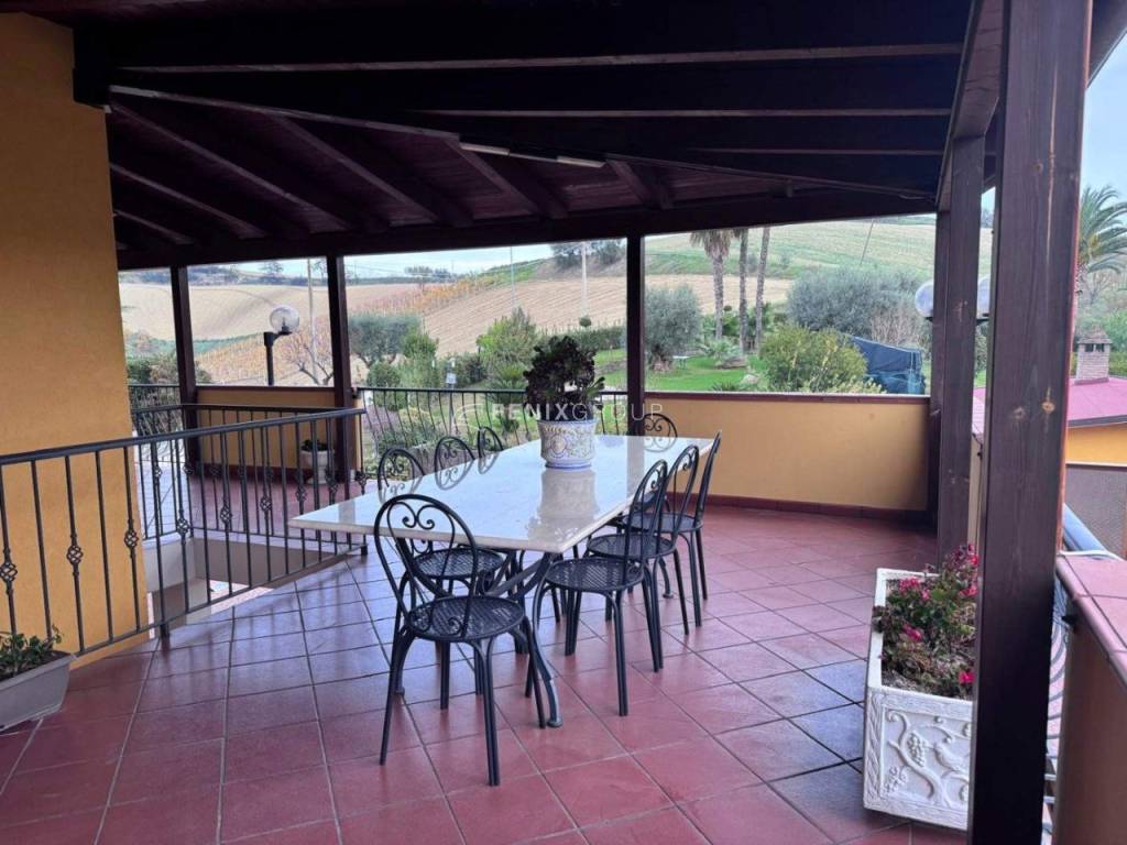 casa indipendente in vendita a Monsampolo del Tronto