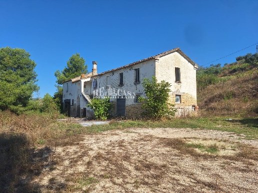 casa indipendente in vendita a Monsampolo del Tronto