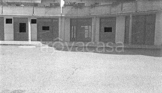 negozio in vendita a Monsampolo del Tronto in zona Stella