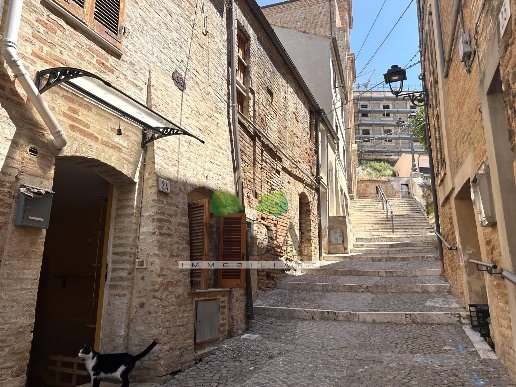 casa indipendente in vendita a Monsampolo del Tronto