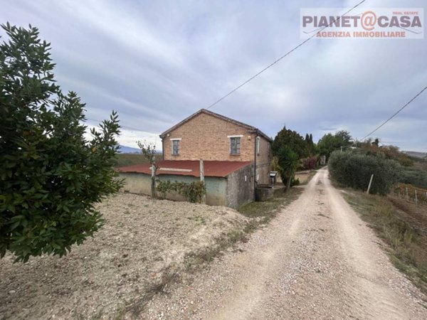 casa indipendente in vendita a Monsampolo del Tronto