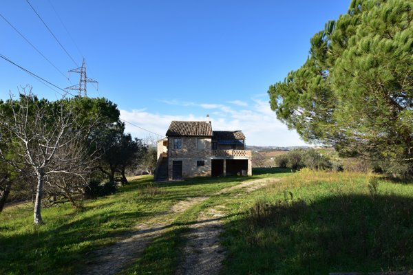 casa indipendente in vendita a Monsampolo del Tronto
