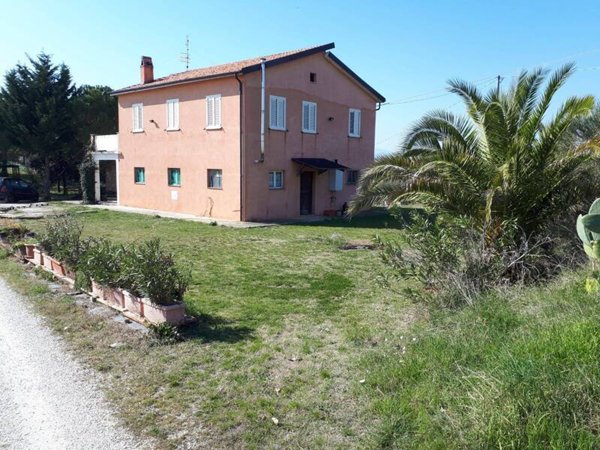 casa indipendente in vendita a Monsampolo del Tronto