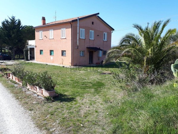 casa indipendente in vendita a Monsampolo del Tronto