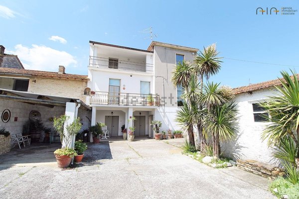 casa semindipendente in vendita a Monsampolo del Tronto