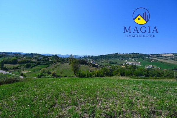 casa indipendente in vendita a Monsampolo del Tronto