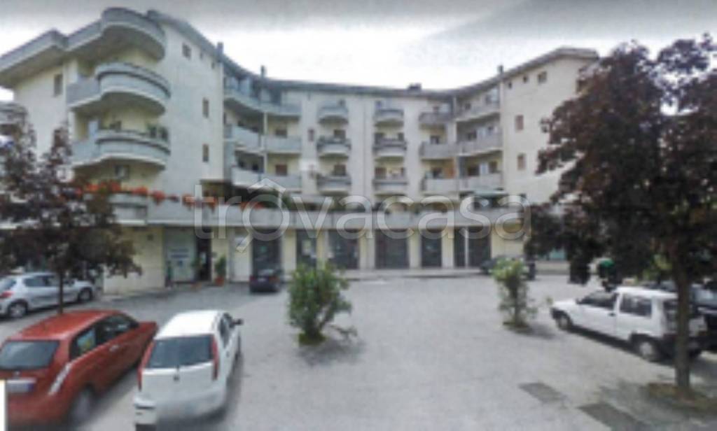 negozio in vendita a Monsampolo del Tronto in zona Stella