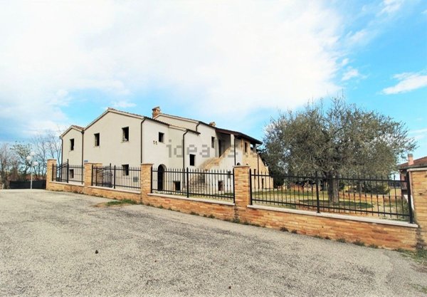 casale in vendita a Monsampolo del Tronto