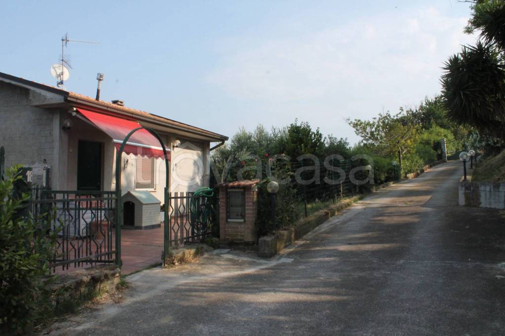 casa indipendente in vendita a Monsampolo del Tronto