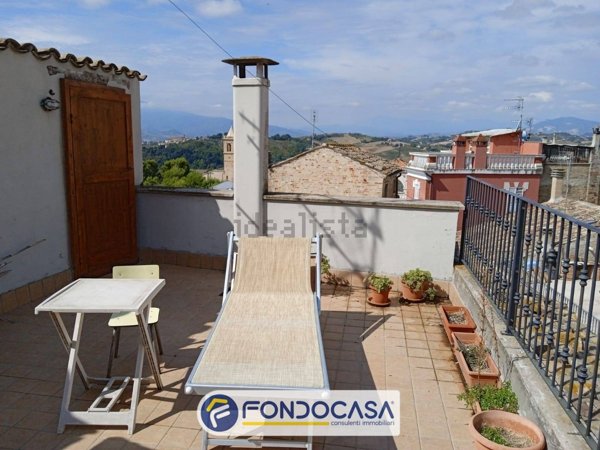 casa indipendente in vendita a Monsampolo del Tronto