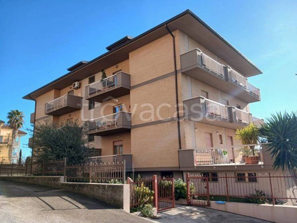 appartamento in vendita a Monsampolo del Tronto in zona Stella