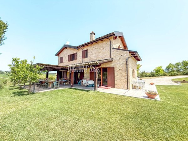 casa indipendente in vendita a Monsampolo del Tronto
