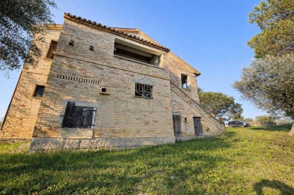 casa indipendente in vendita a Monsampolo del Tronto