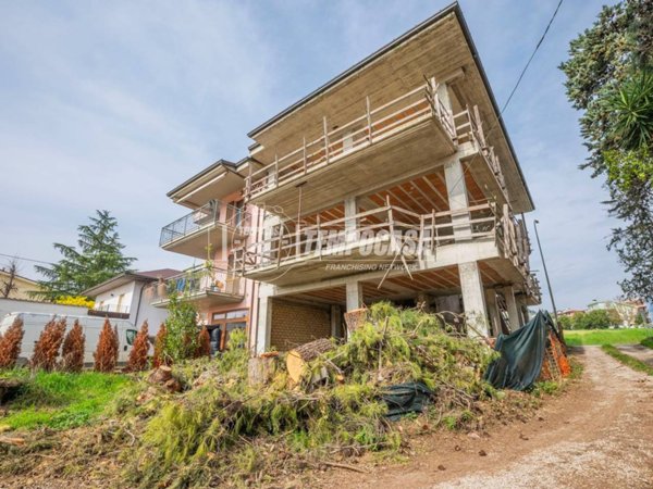 casa indipendente in vendita a Monsampolo del Tronto in zona Stella