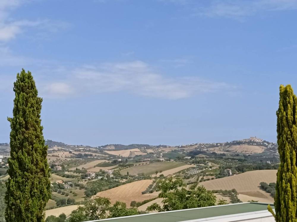 casa indipendente in vendita a Monsampolo del Tronto