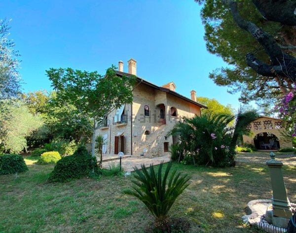 casa indipendente in vendita a Monsampolo del Tronto