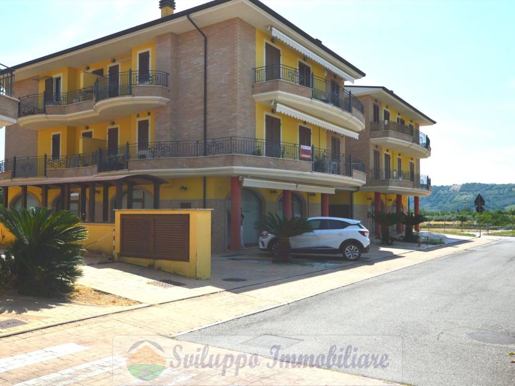 appartamento in vendita a Monsampolo del Tronto in zona Stella