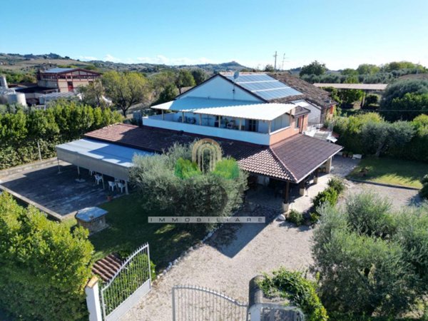 casa indipendente in vendita a Monsampolo del Tronto
